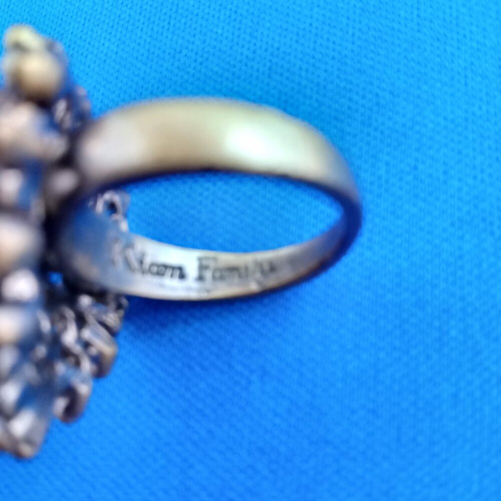 Kiam Family brass tone cluster statement ring with rhinestones sz. 7 1/2 - Picture 5 of 6